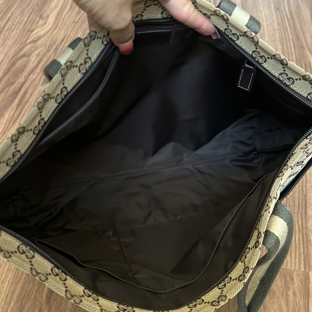 A32- 💯 % authentic Gucci shoulder bag - Picture 12 of 16